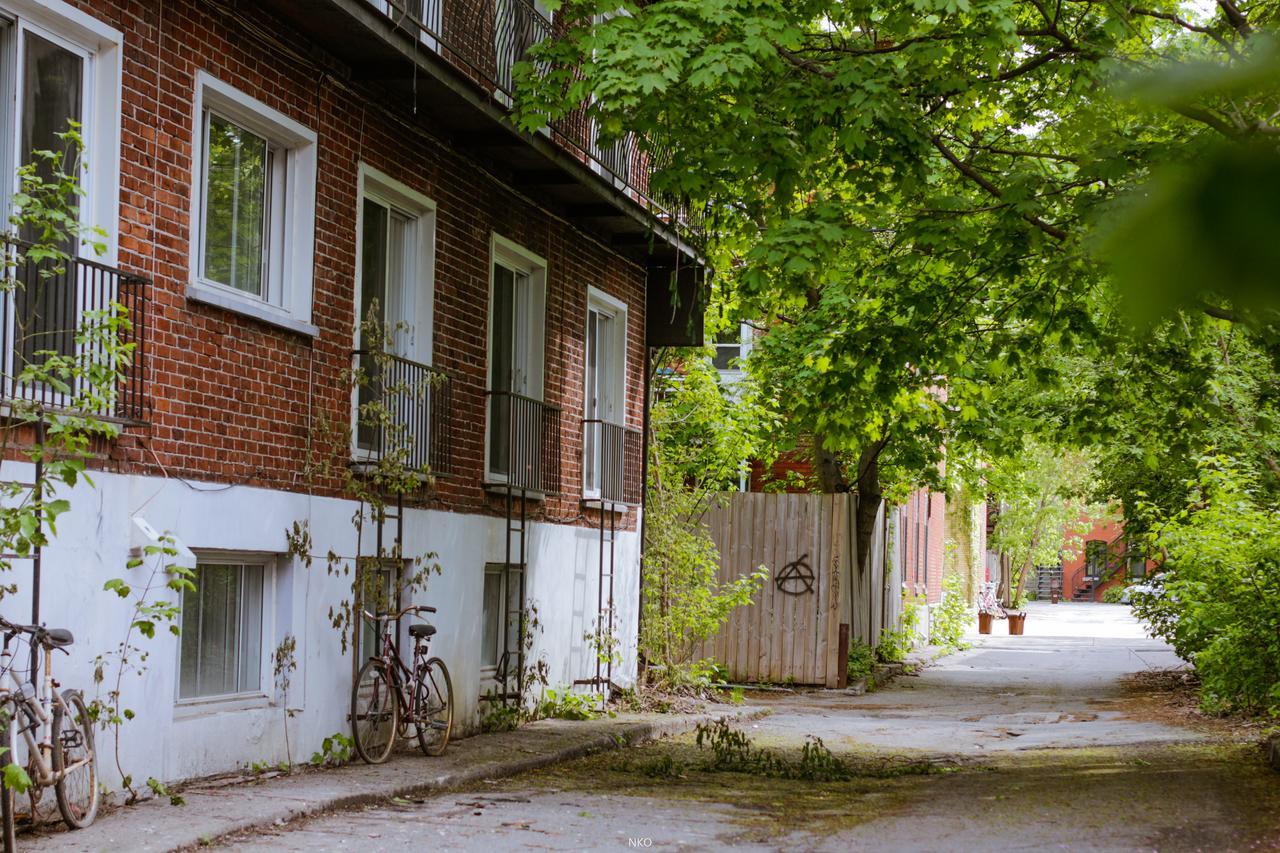 Pied-A-Terre Mont-Royal Hostel Montreal Exterior photo
